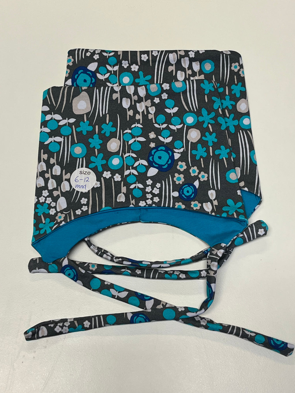 Knytelue, blå blomster