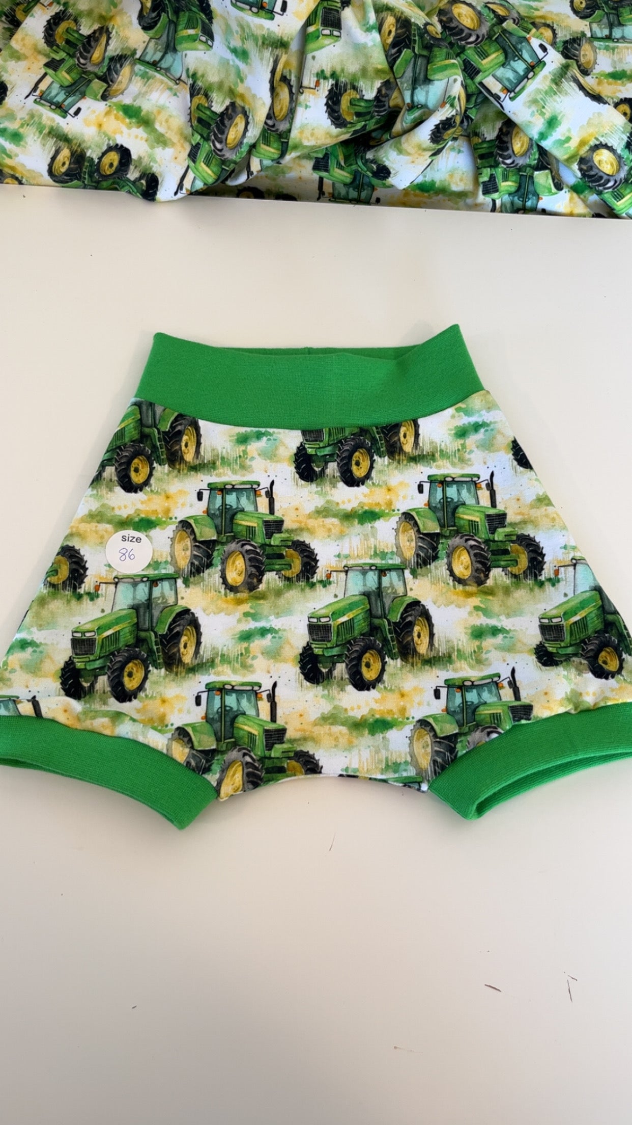 Shorts, traktor
