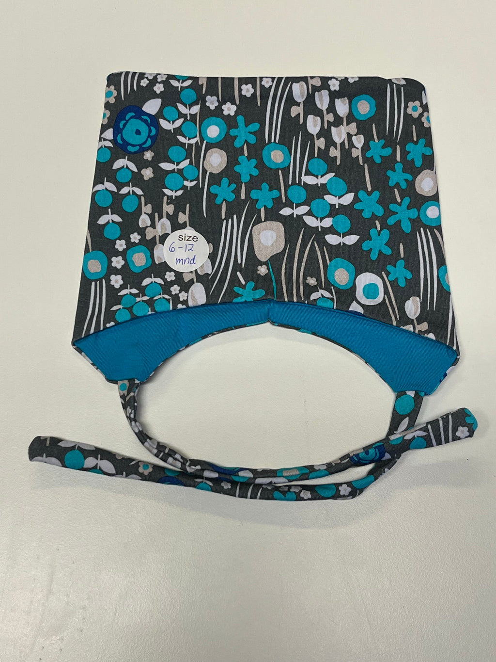 Knytelue, blå blomster