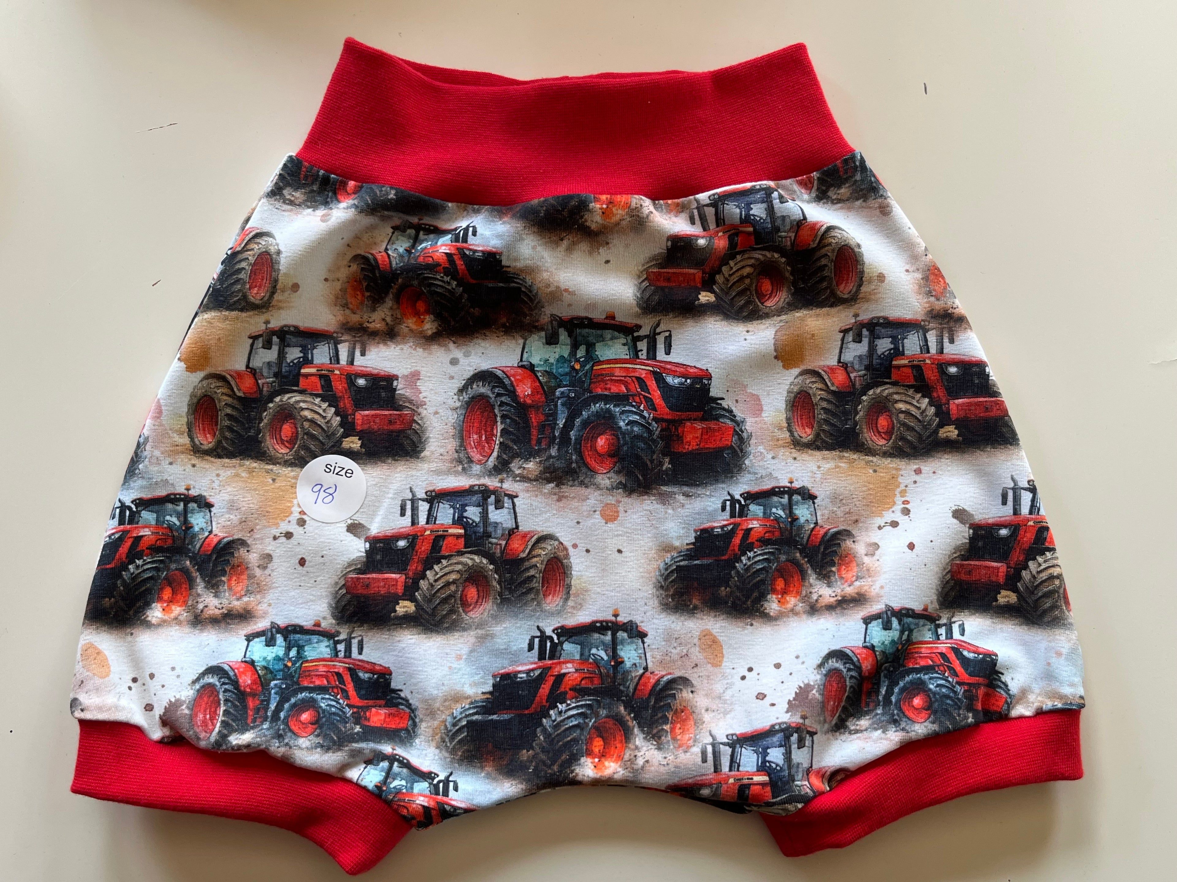 Kompis-shorts, rød traktor